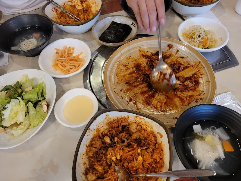 낙지볶음에 밥 비벼 먹기