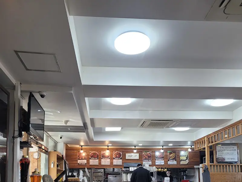 깔끔한 식당 내부