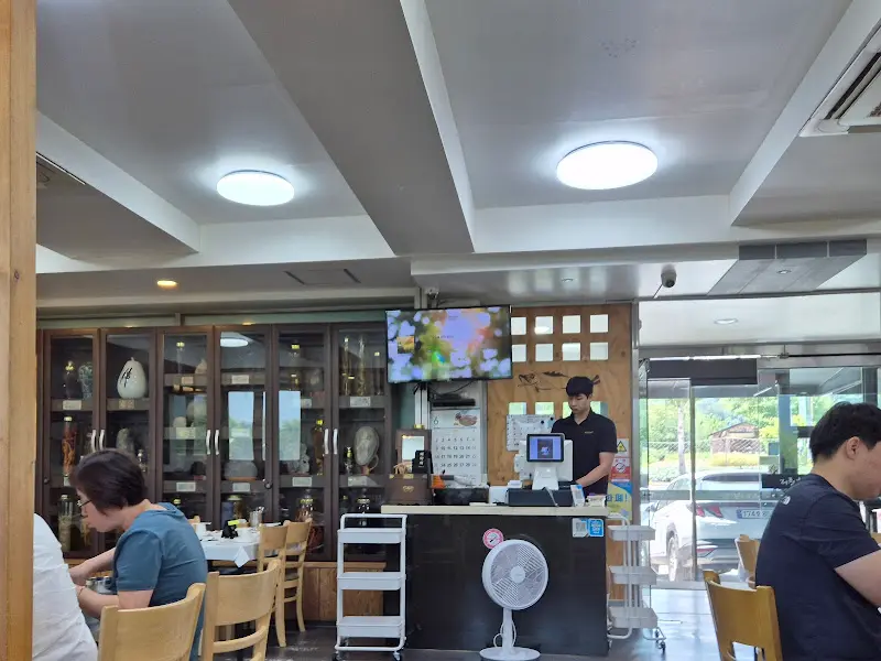 깔끔한 식당 내부