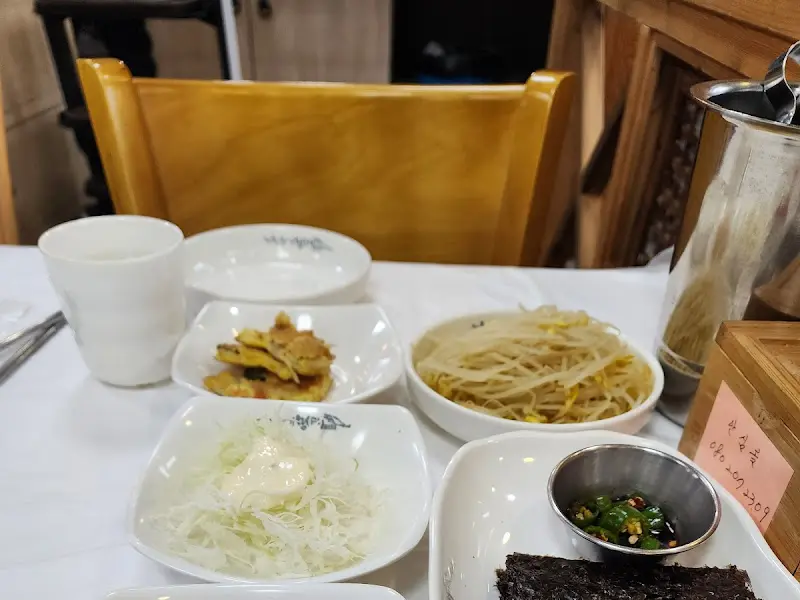 다양한 밑반찬들