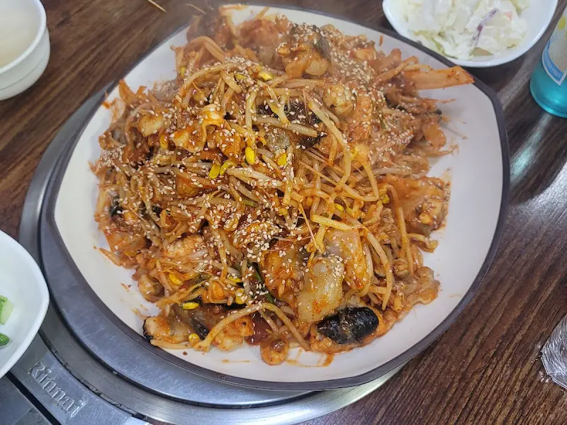 푸짐하게 담겨나온 아구찜