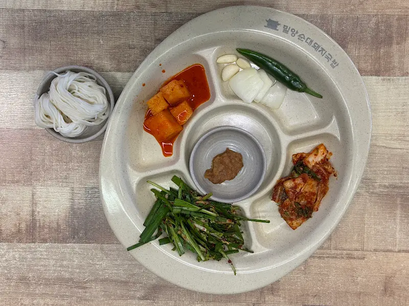 밀양순대돼지국밥 밑반찬