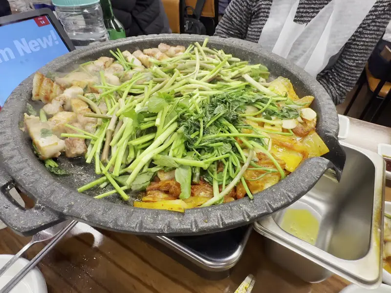 미나리 삼겹살과 김치의 조화