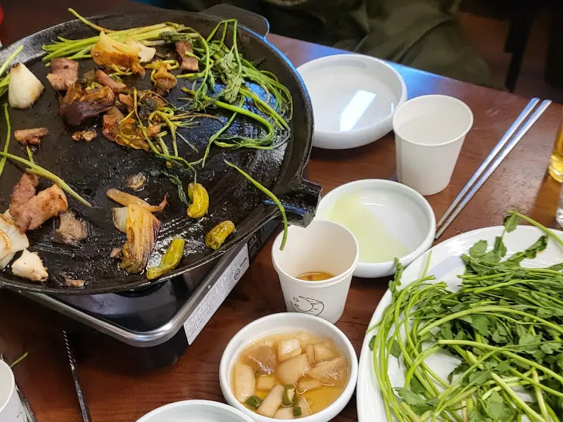 깔끔하게 비워진 불판