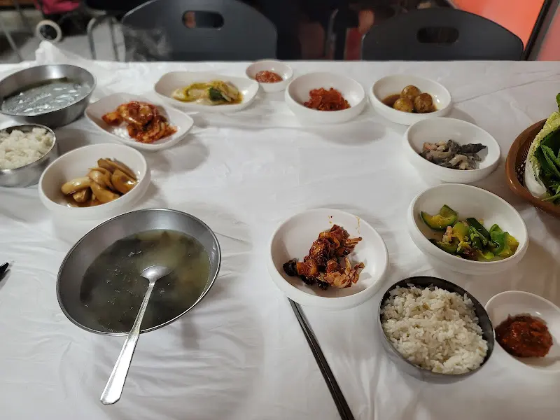 정갈하게 차려진 밑반찬