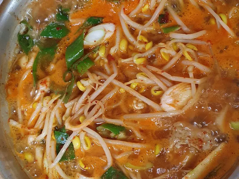 보글보글 끓는 김치찌개