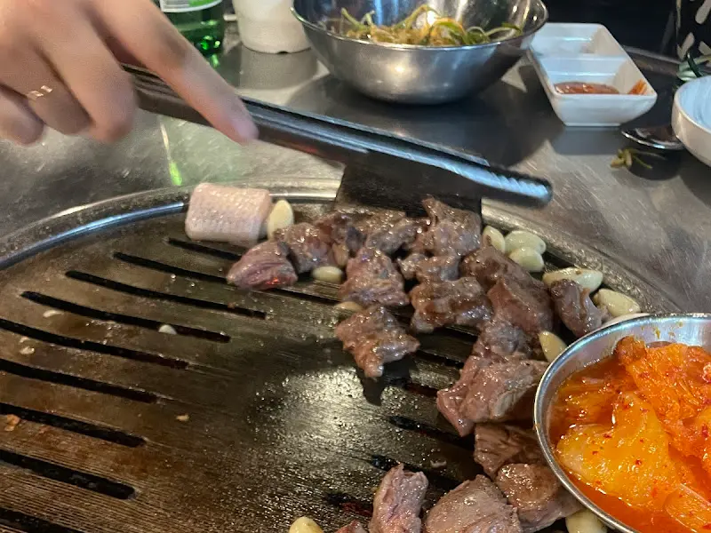 갈매기살과 함께 구워지는 마늘