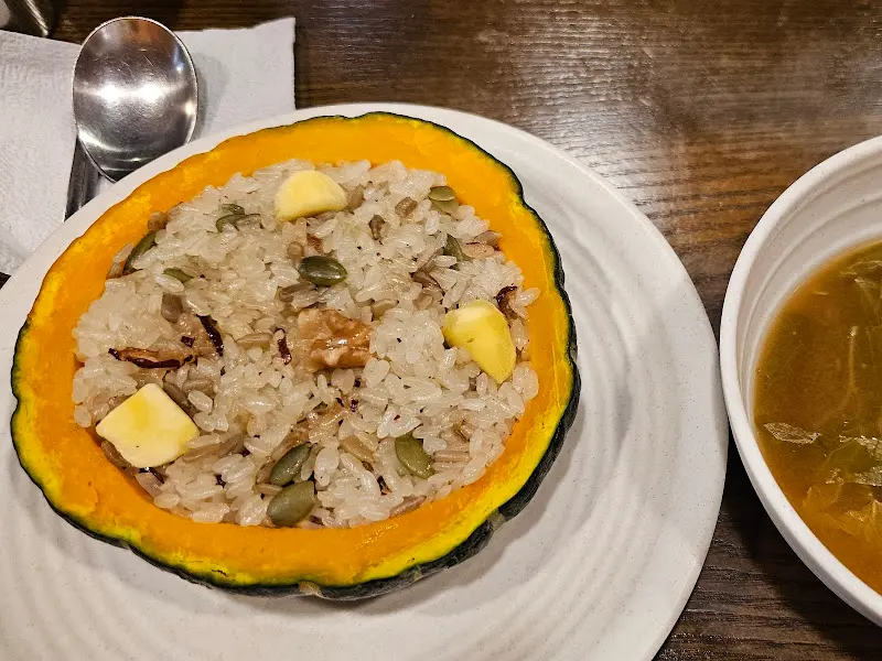 단호박 속에 담겨 나오는 영양밥