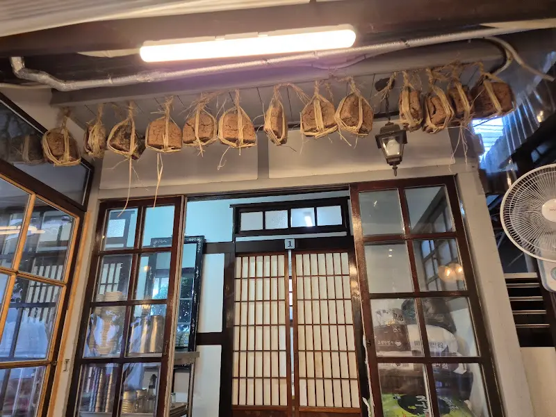 천황식당 내부 장식