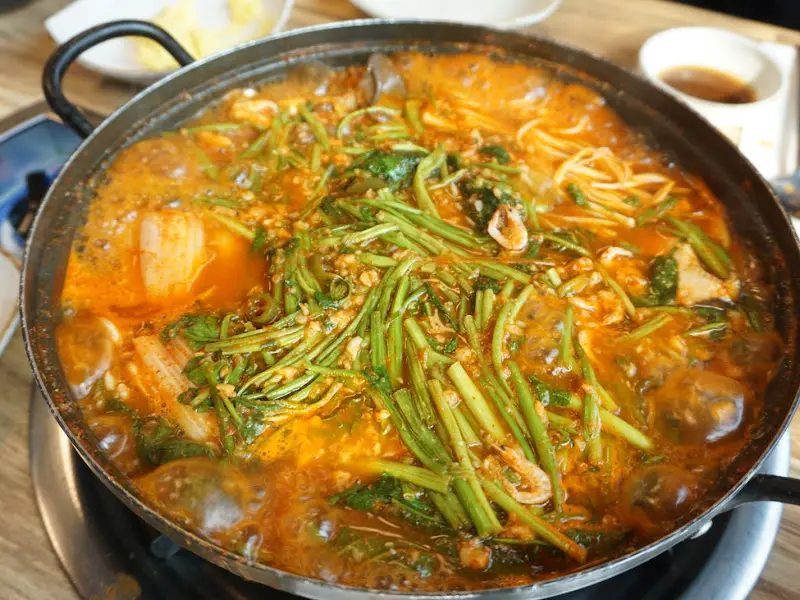 얼큰한 매운탕 국물