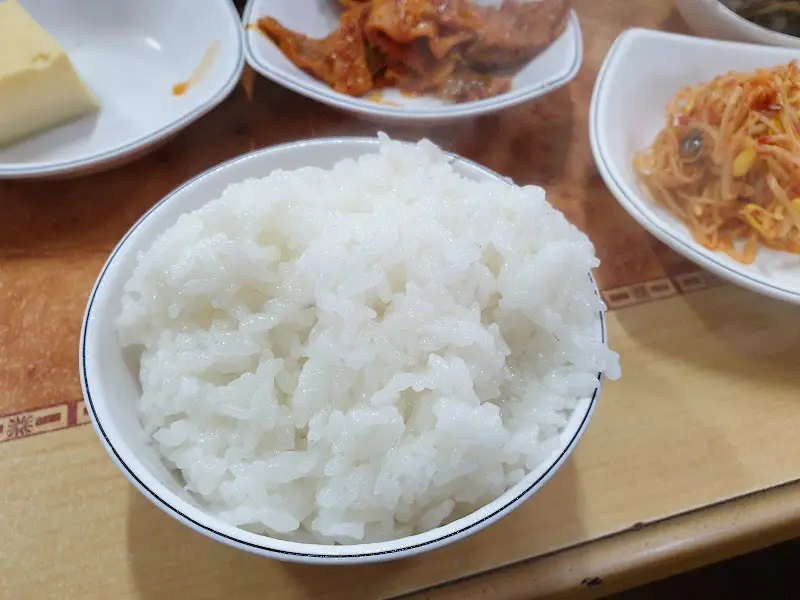 갓 지은 윤기 좔좔 밥