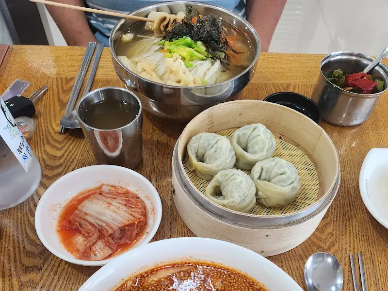 비빔국수와 만두