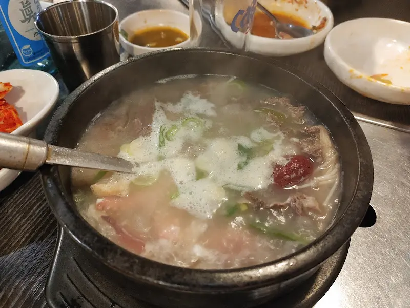 뚝배기에 담긴 갈낙탕