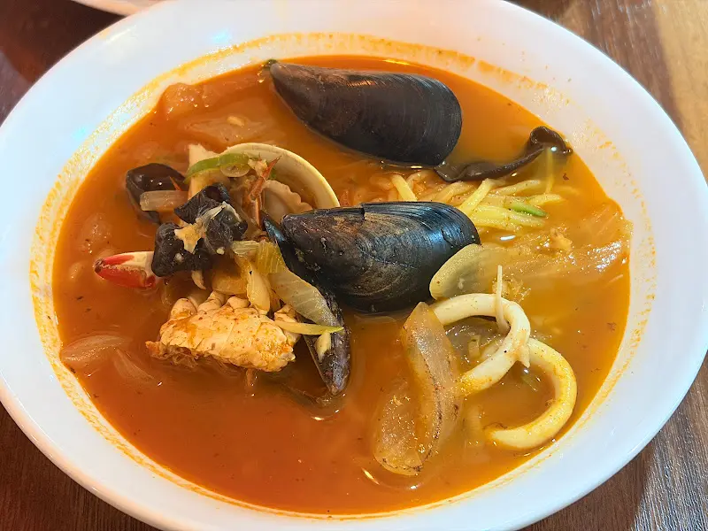 싱싱한 해물이 듬뿍 들어간 짬뽕