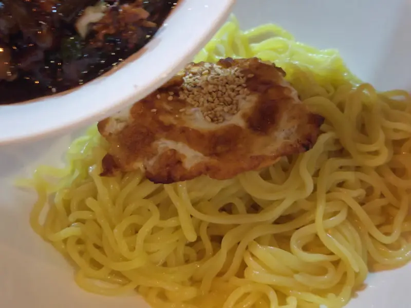 짜장 소스와 면의 조화