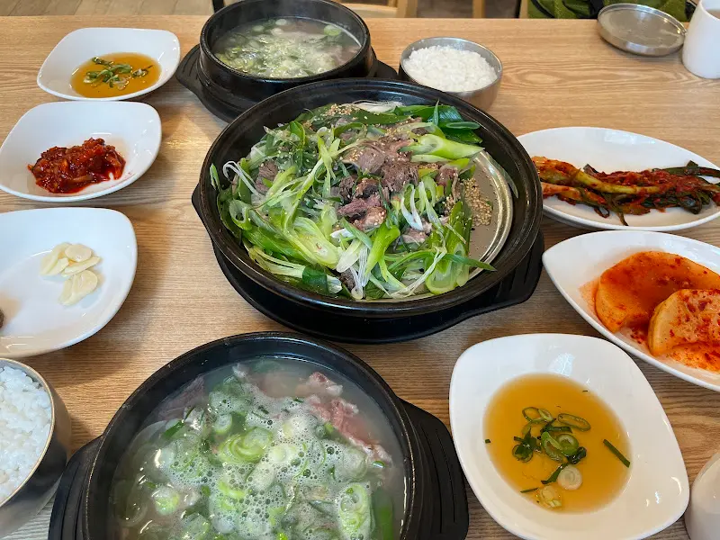 수육과 곰탕 한상차림