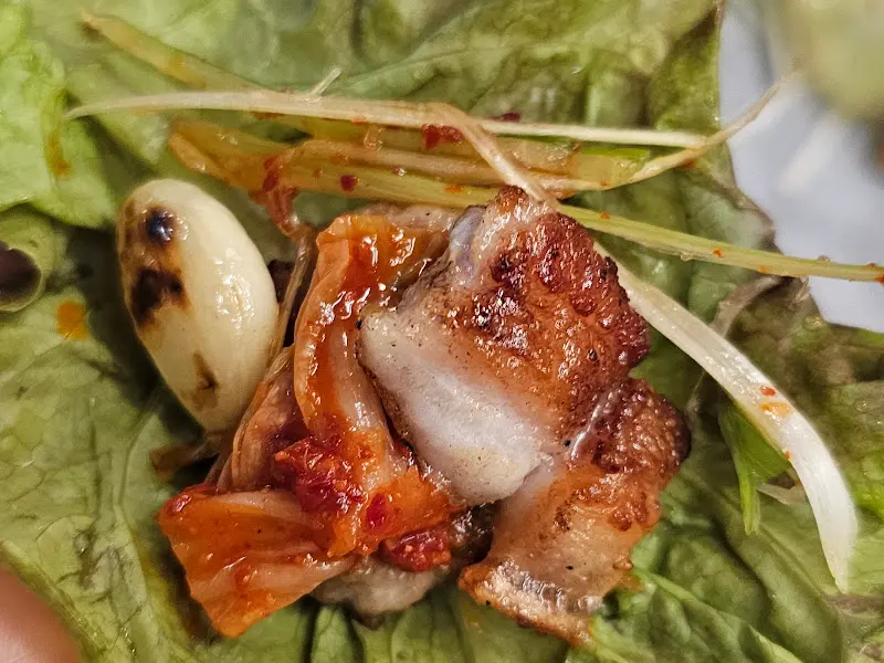 쌈에 싸먹는 흑돼지