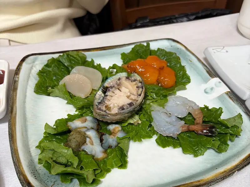 신선한 해산물 스끼다시 모듬