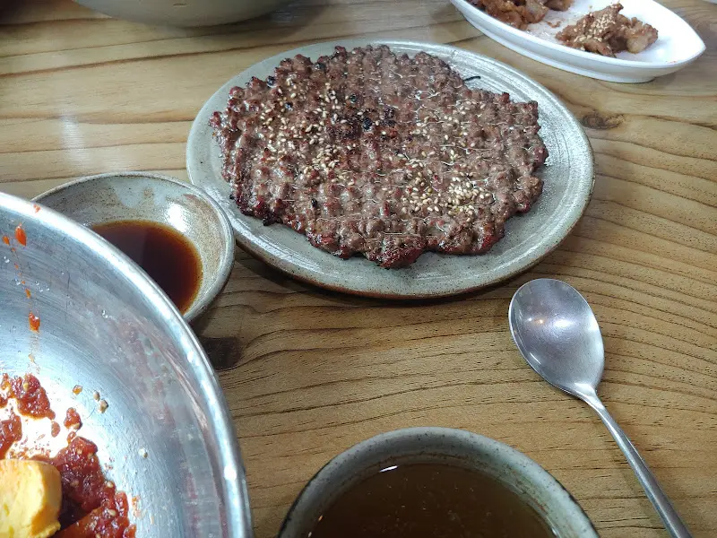 윤기가 흐르는 돼지갈비