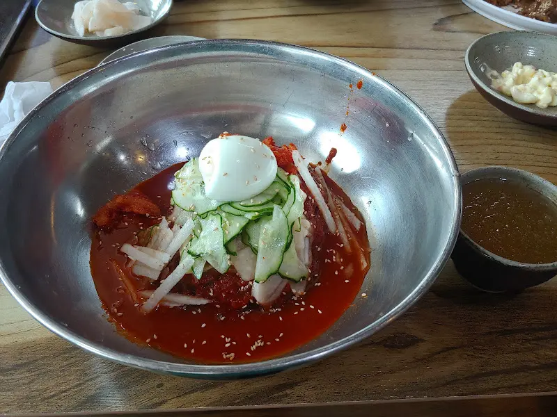 냉면과 돼지갈비 한 상