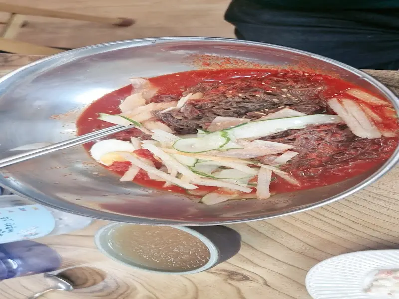 비빔냉면 근접샷