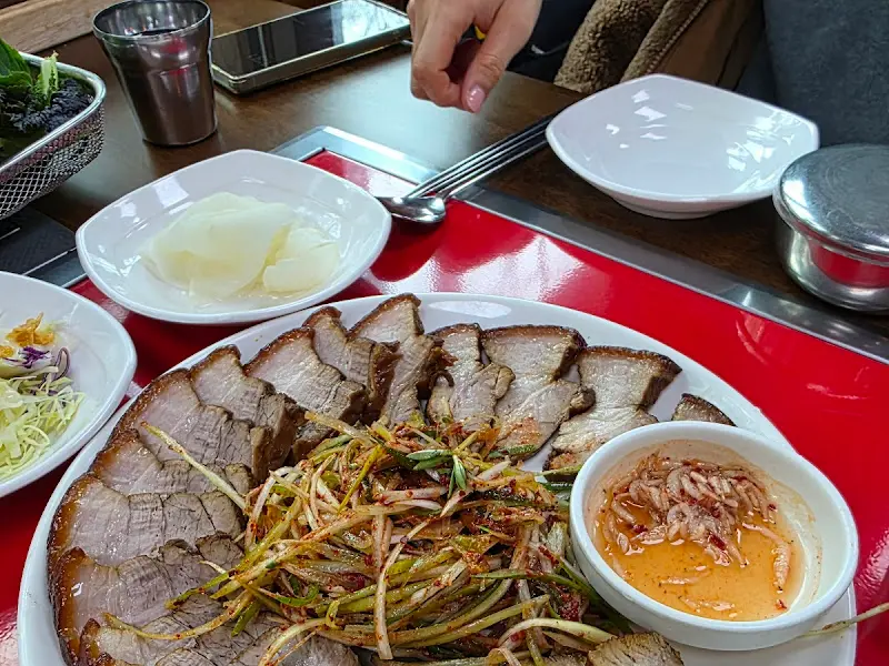 육솔 촌돼지찌개의 한방수육