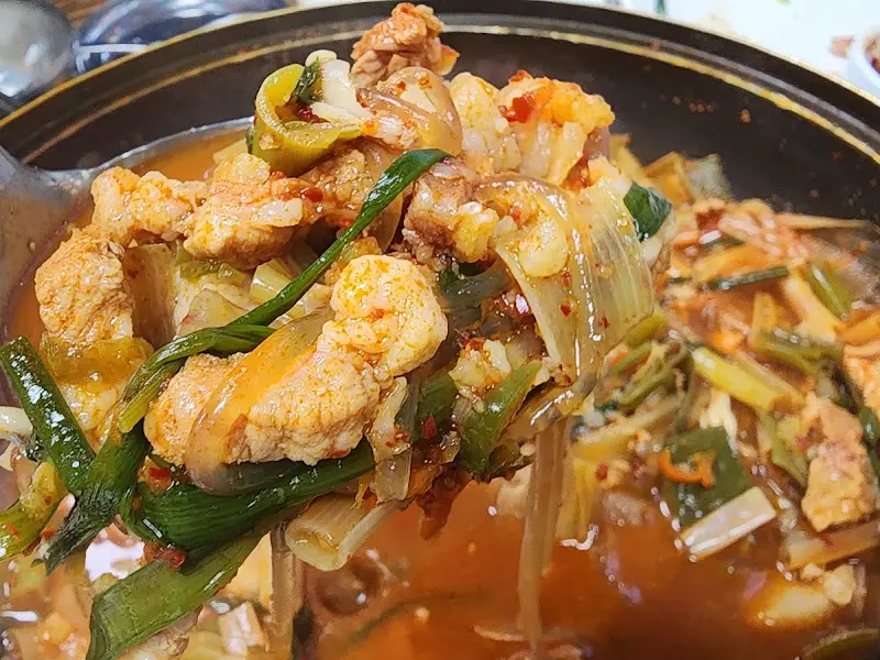 육솔 촌돼지찌개의 찌개