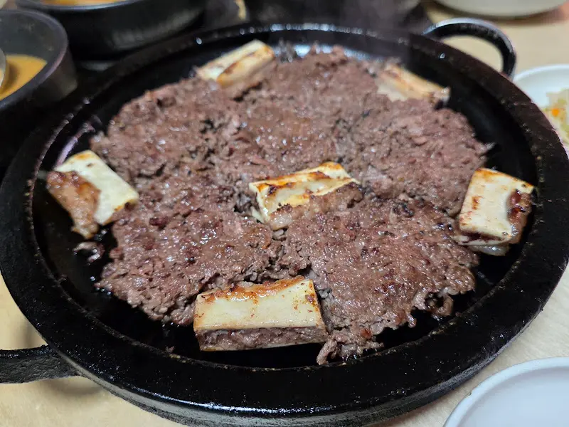 육즙 가득한 떡갈비