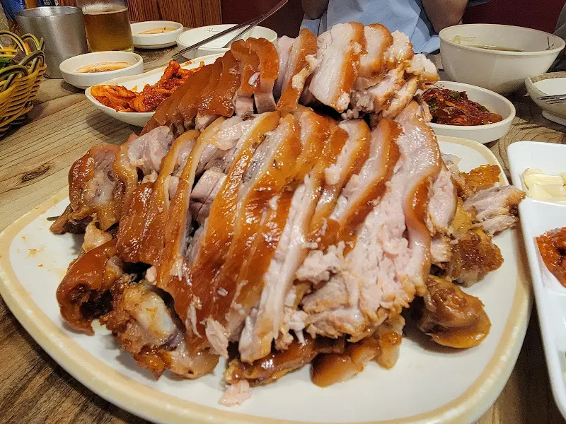 푸짐한 족발 한 상 차림