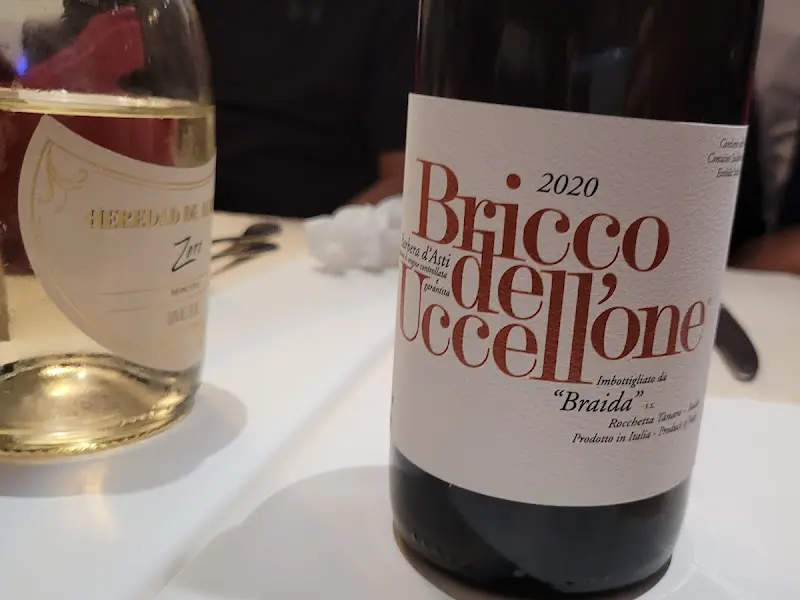 스테이크와 환상적인 궁합을 자랑하는 바르베라 와인