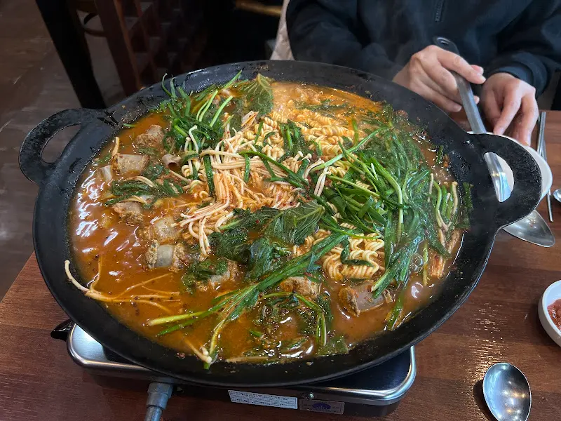 순대전골에 라면사리 추가