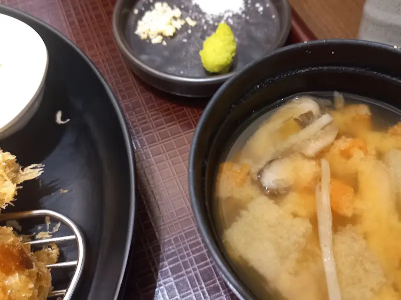 정돈의 깔끔한 테이블 세팅