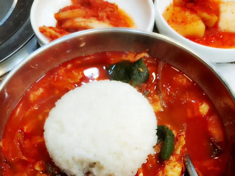 밥과 함께 먹는 육개장