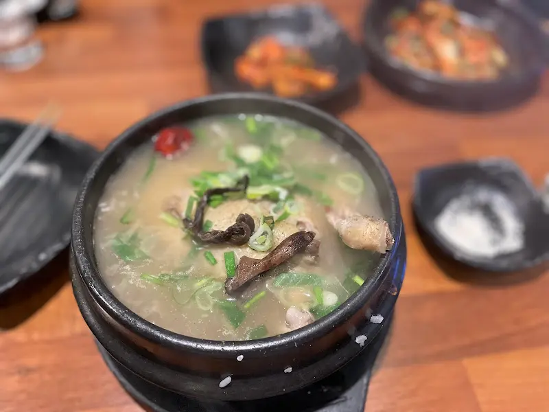 능이삼계탕의 자태