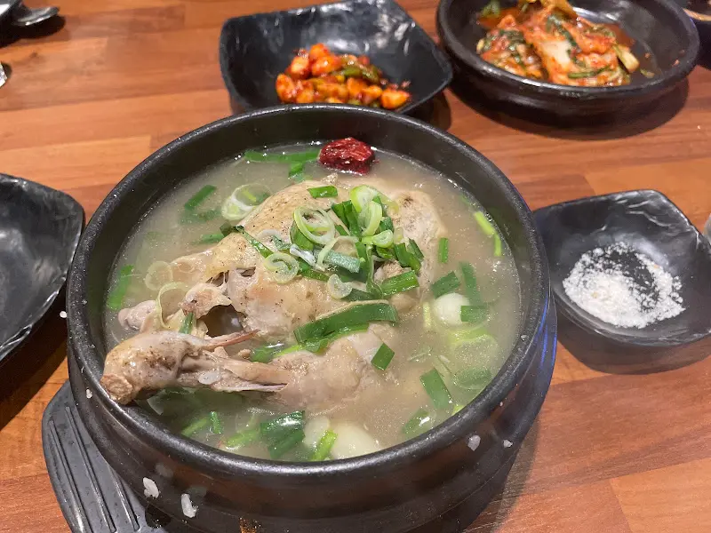 능이삼계탕 상차림