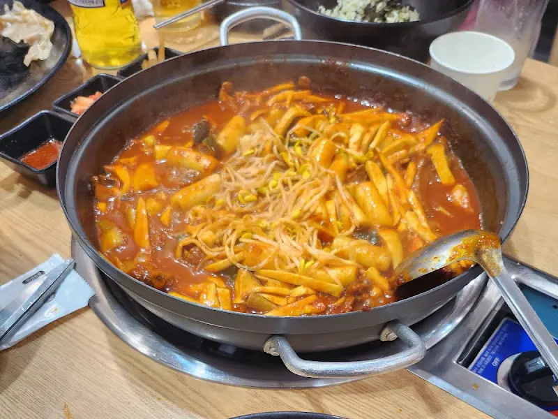 보글보글 끓고 있는 등갈비찜