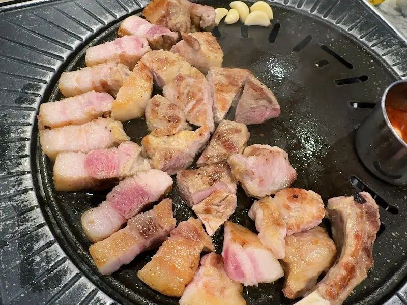 육즙 가득한 흑돼지 오겹살