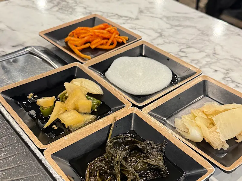 흑돼지와 곁들여 먹기 좋은 밑반찬