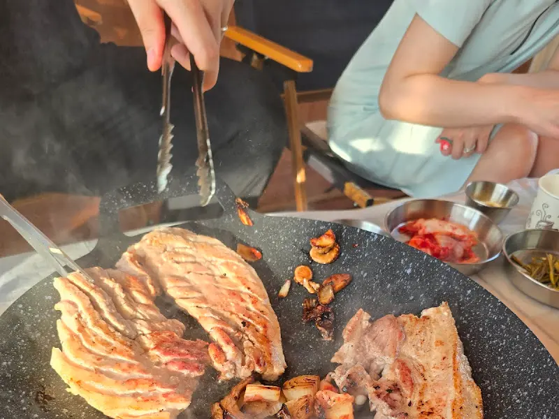 고기 굽는 모습