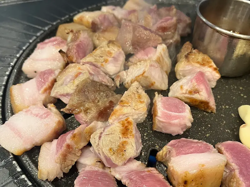 구워지는 흑돼지