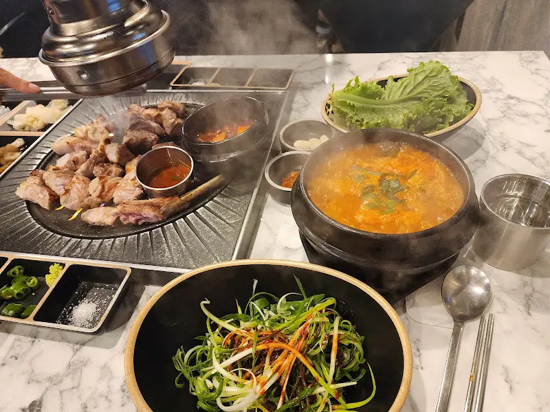 불판 위의 흑돼지