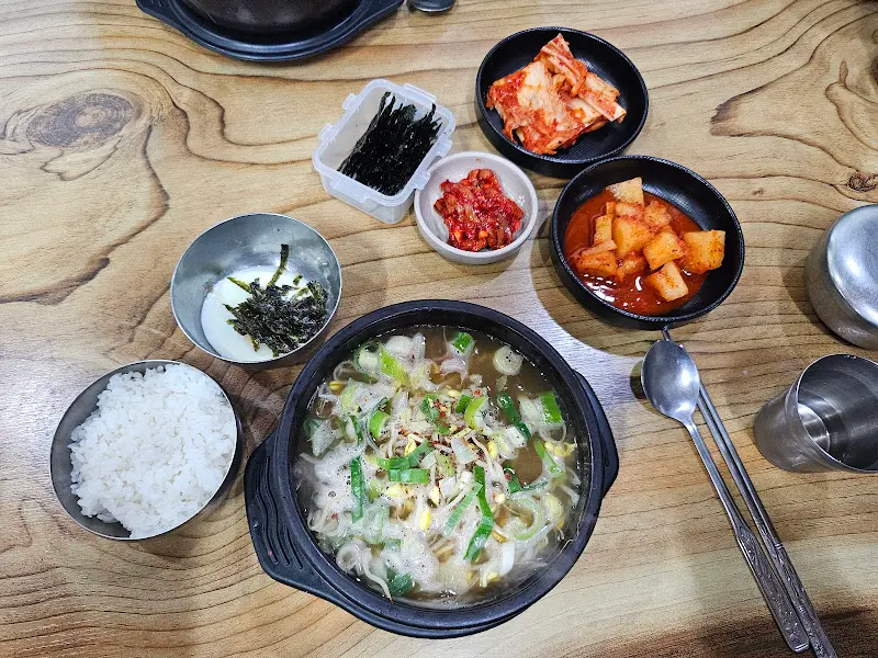 울산 삼산동 전주 거꾸로 자라는 콩나물국밥 전체 상차림