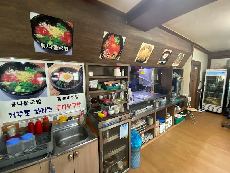 울산 삼산동 전주 거꾸로 자라는 콩나물국밥 내부