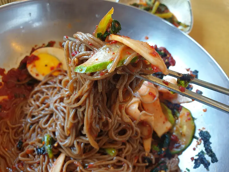 봉평고향제일촌 비빔막국수 면발