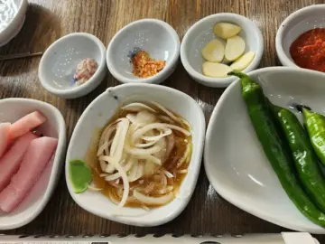 바다 풍경이 맛을 더하는, 마산 덕동의 특별한 개성순대 맛집 여정