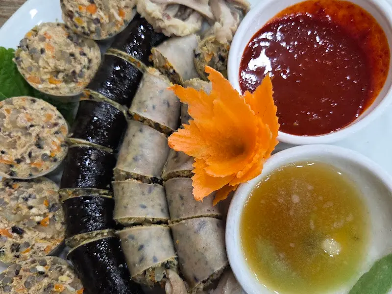 다채로운 모듬 순대의 향연