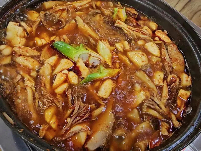 보글보글 끓는 버섯전골