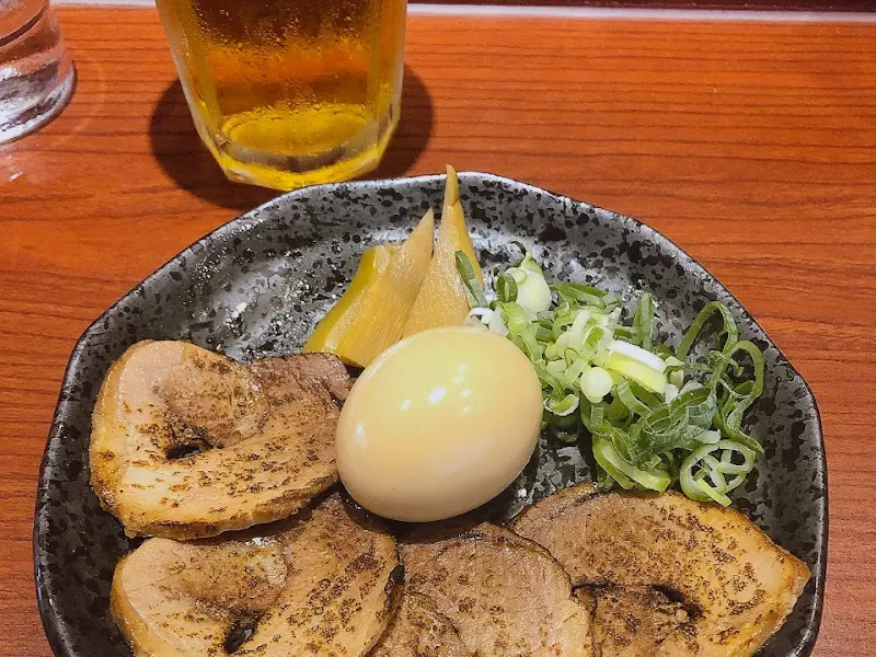 토핑이 추가된 츠케멘