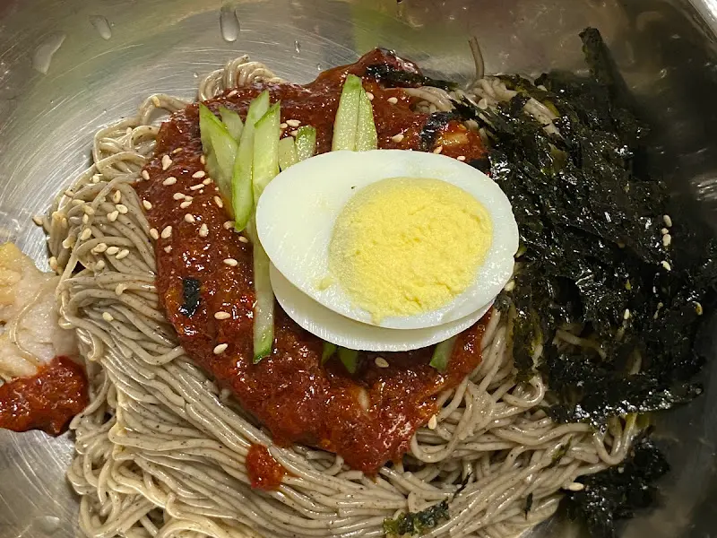 막국수 비빔