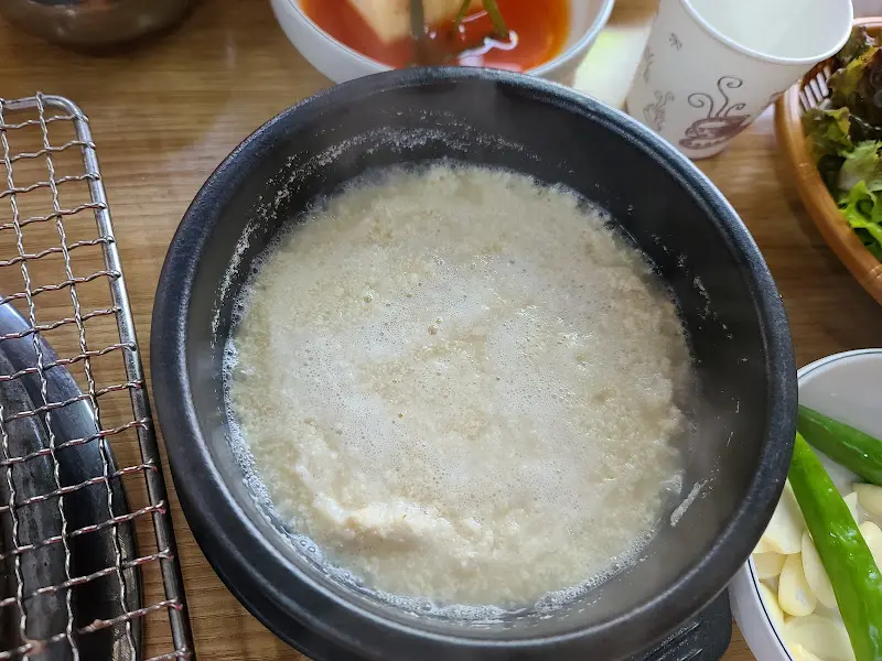 보글보글 끓는 콩비지찌개
